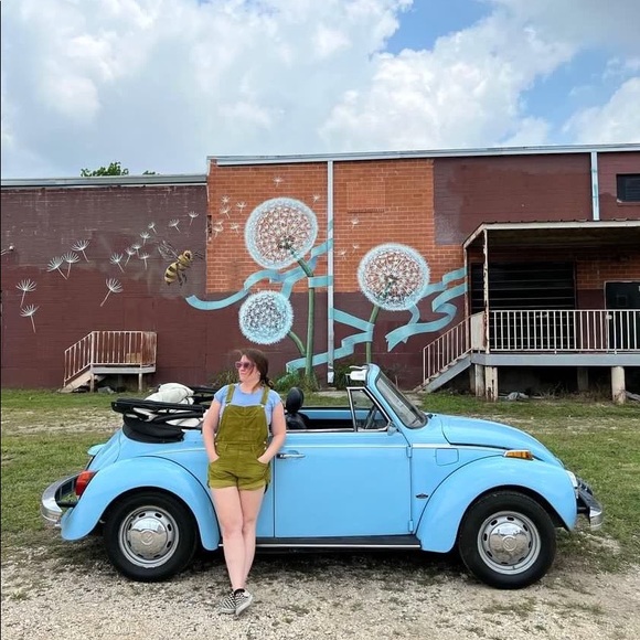 Meet your Posher, Alexia - Picture 1 of 1